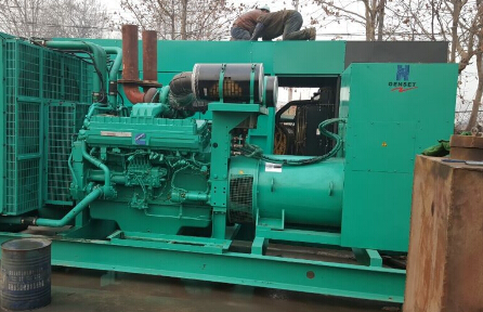 长子发电机组如何判断水冷式机油散热器内部是否需要清洗？